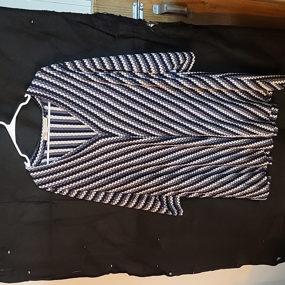 Diane Kennedy "KIND" Tunic  in navy pebble pattern 3x